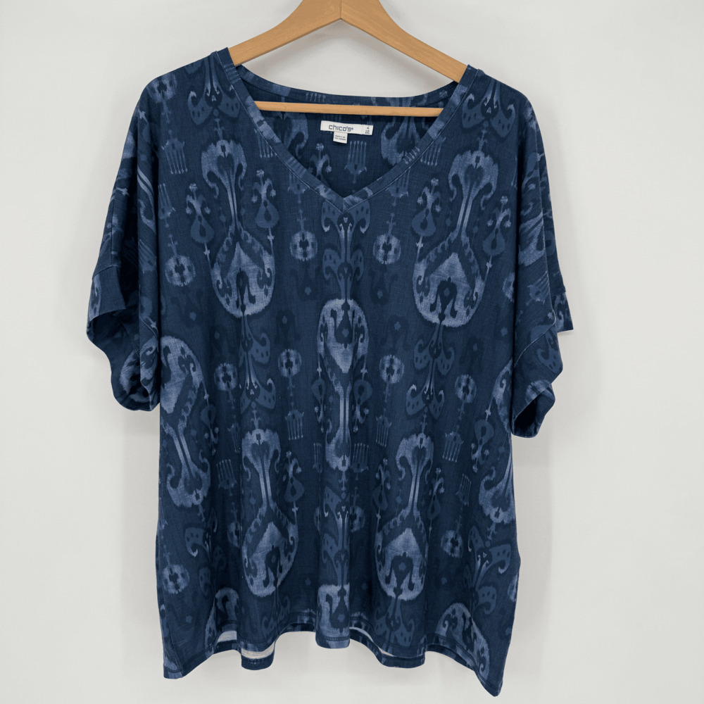 Chico's Zenergy Womens Ikat Print V-neck‎ Tee Size 4 or US XXL Blue Short Sleeve